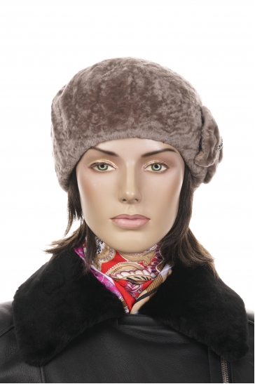 Шапка женская из мутона